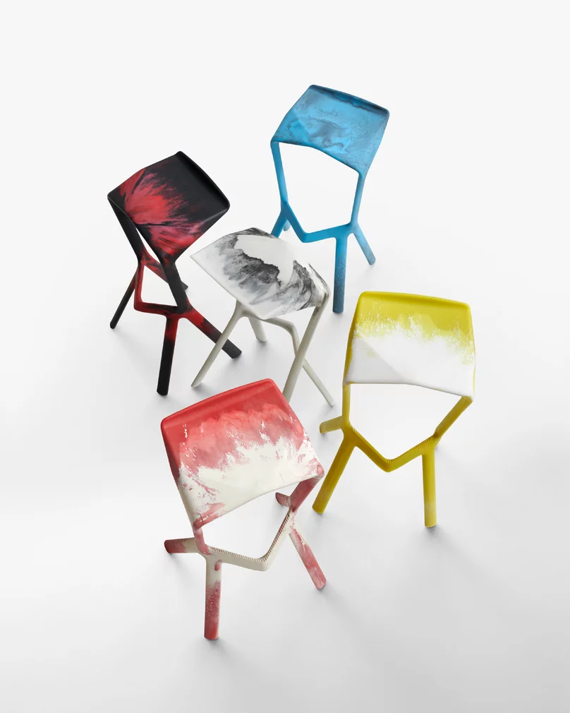 Farbwechsel schafft einzigartige MIURA stools