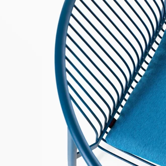 velit lounge chair detail 
