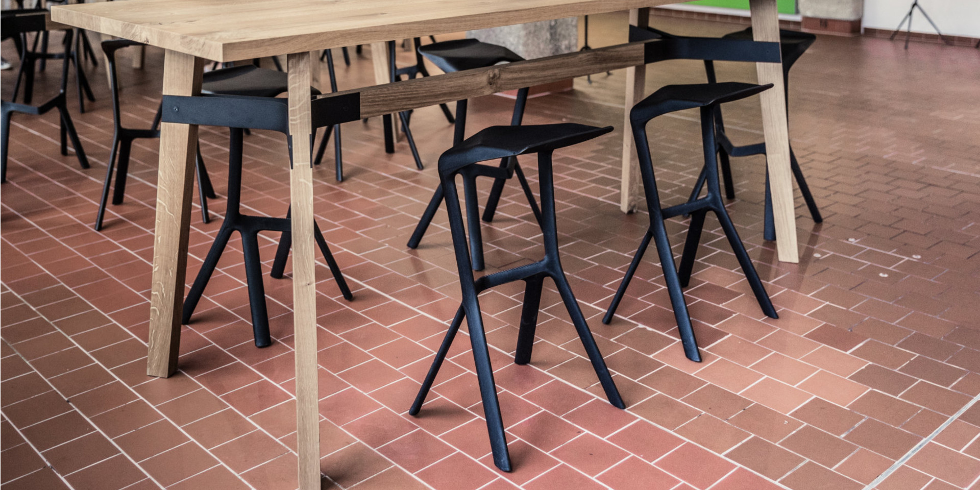 MIURA stool, Design Konstantin Grcic, im Startup-Campus factory300 in der Linzer Tabakfabrik.