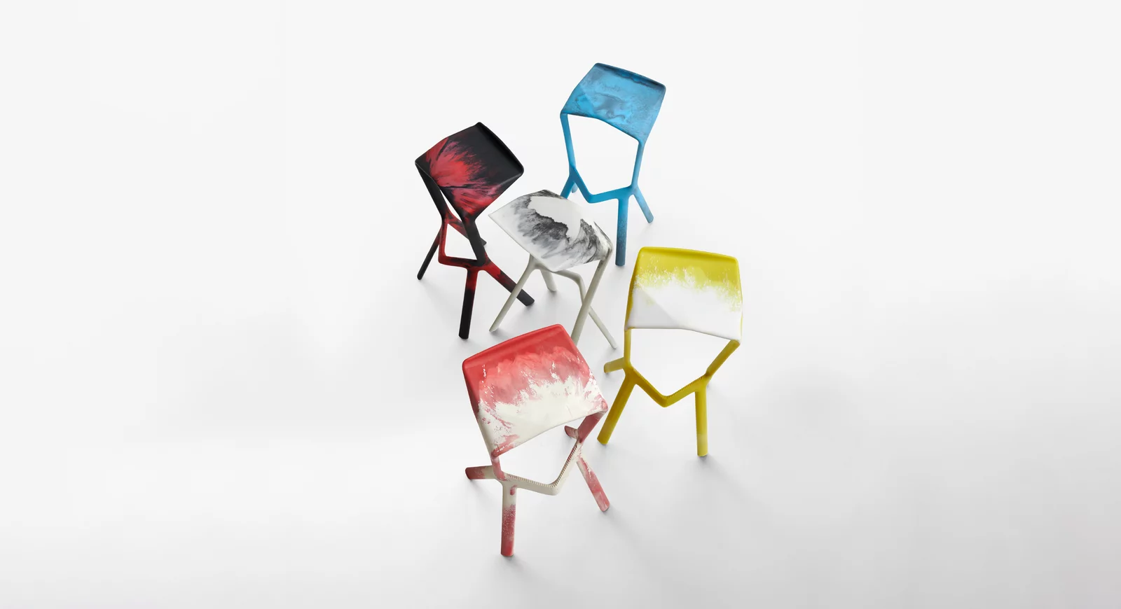 Farbwechsel schafft einzigartige MIURA stools