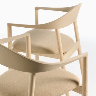 monza armchair soft woodenframe in ash natrual and backrest in cafe latte