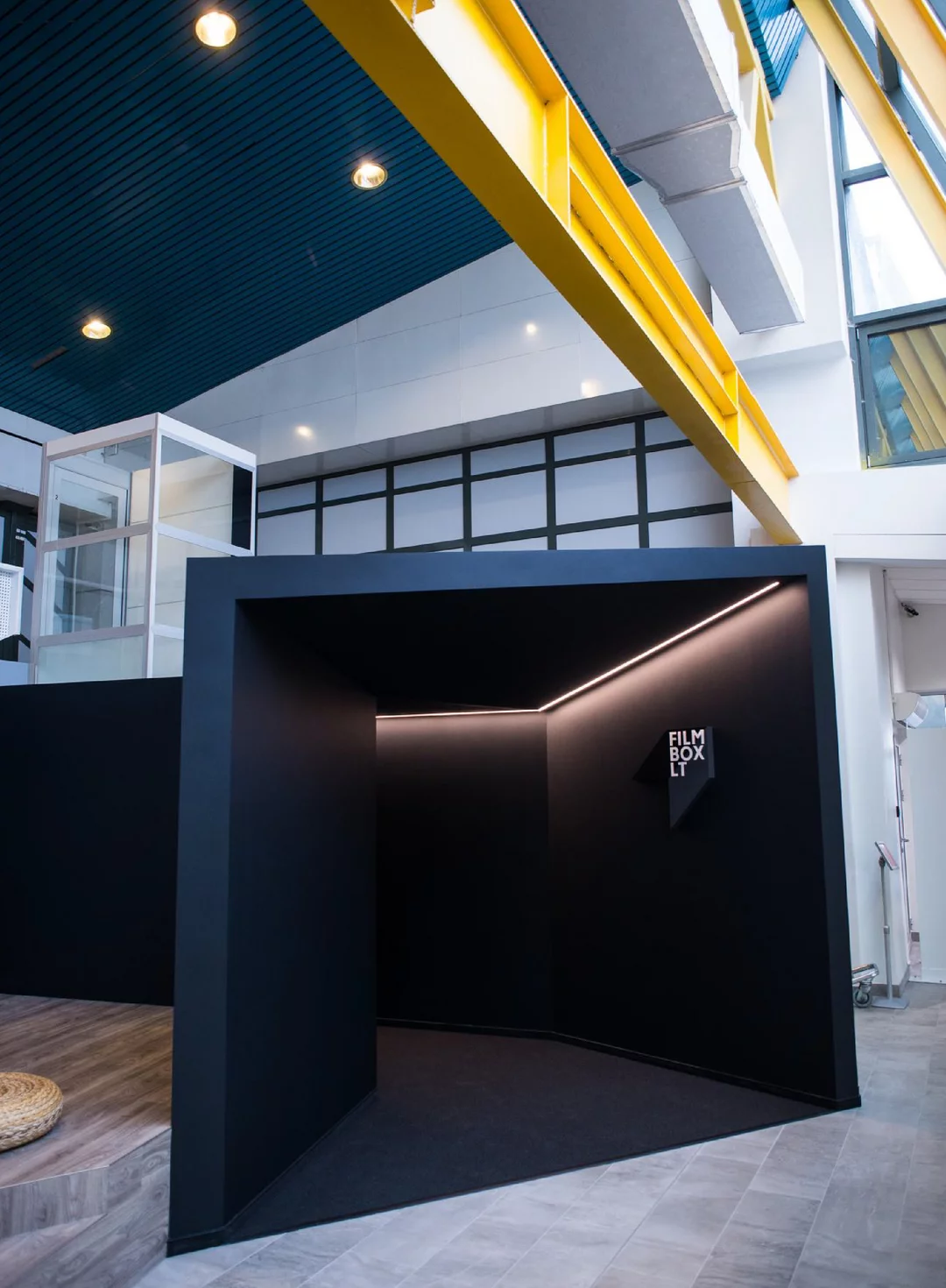 Vilnius Airport Movie Theatre, Film Box LT Vilnius Airport Movie Theatre, Film Box LT