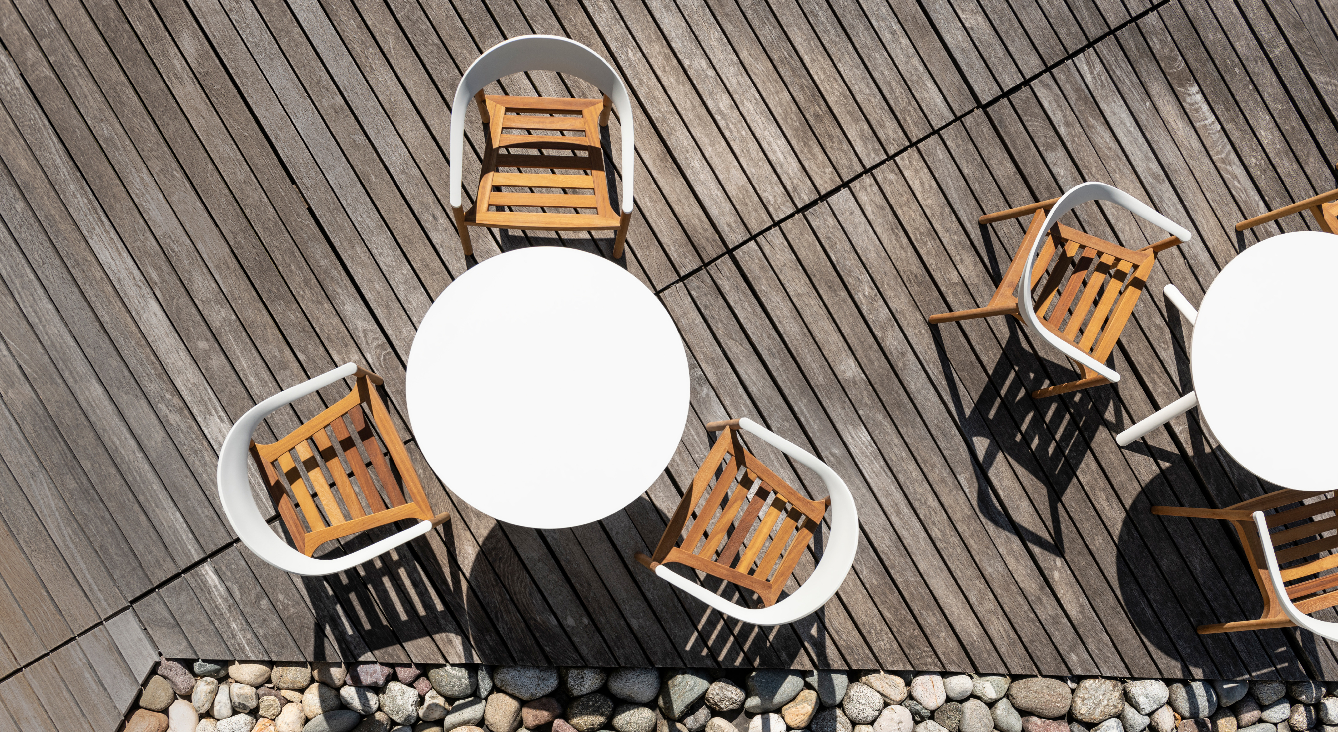 Monza outdoor and miura stool in outdoor setting